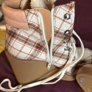 Like new Jessica Simpson plaid wedge boot!!
